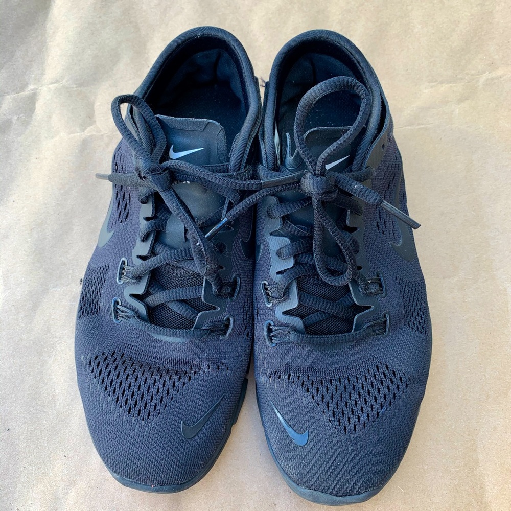 Nike sneakers Like New Womens size 7